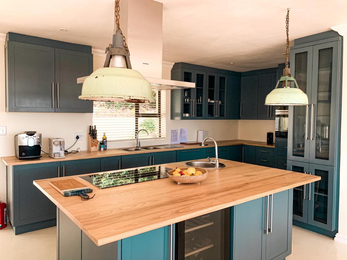 Luxury With Stunning Views And Solar Power Apartment *